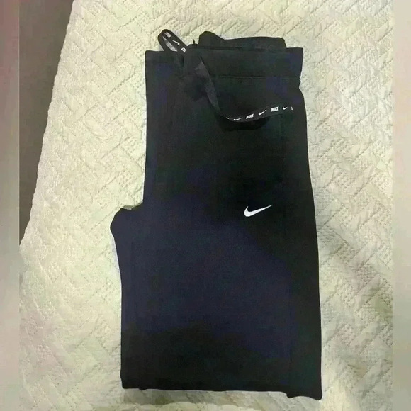 Nike athletic exercise pants. Fleece lined. Super warm. Size XS. - Picture 1 of 4